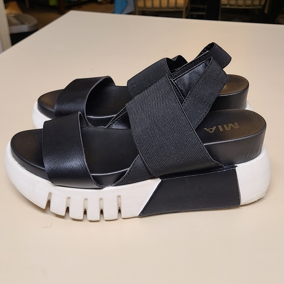 MIA Shoes - MIA Zofia Chunky platform sandals size 8